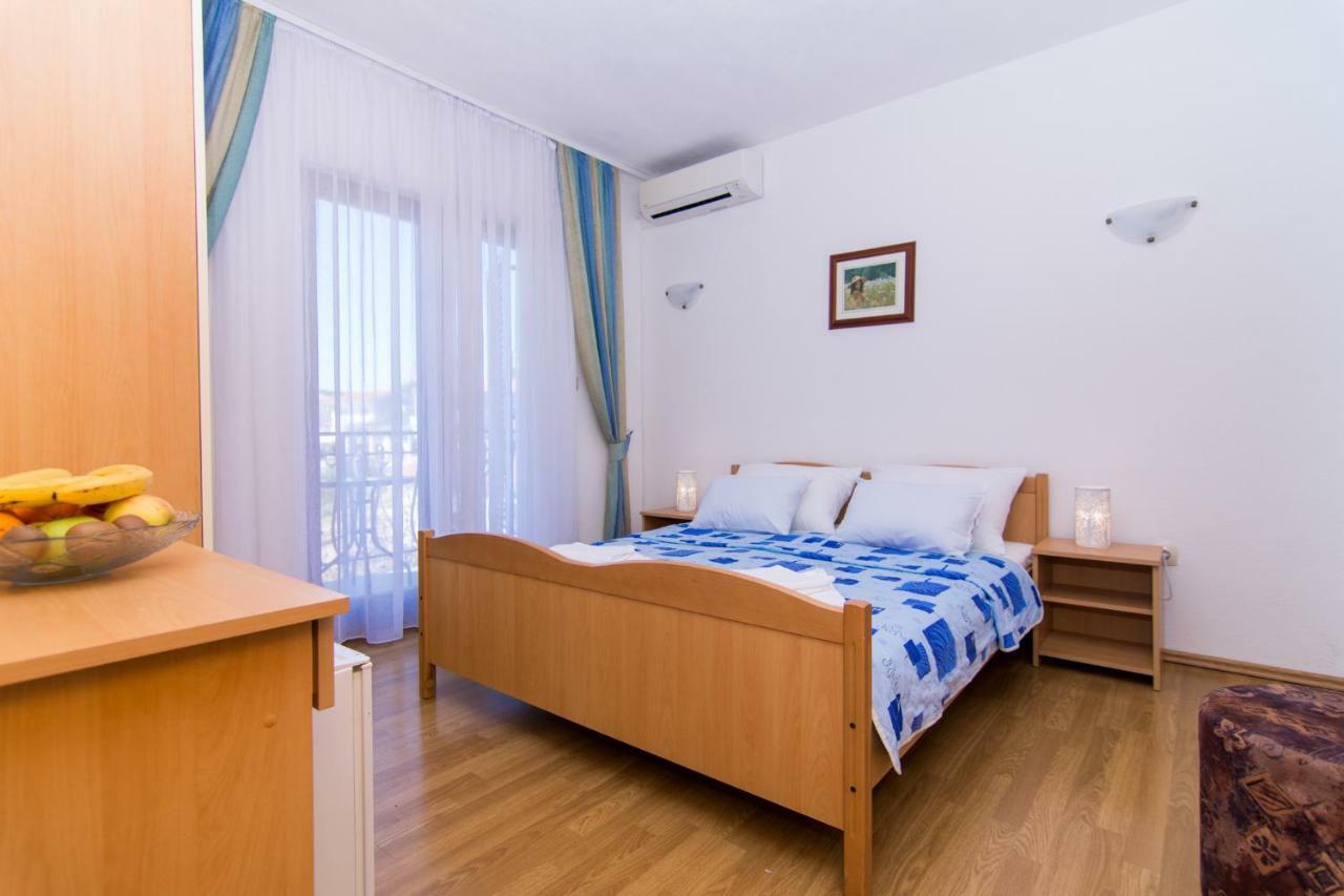 Apartments Jozic Seget Vranjica Buitenkant foto